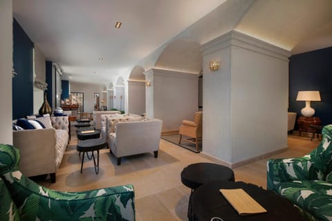 Restaurant/places to eat, Living room, Lobby or reception, Seating area