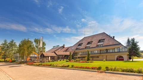 Facade/entrance, Spring