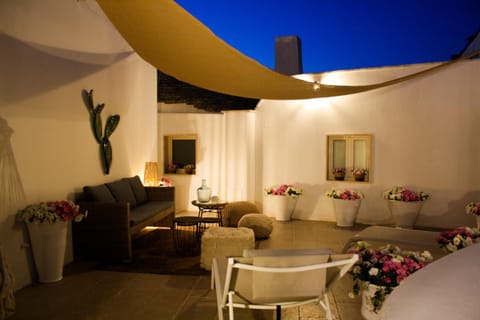 Property building, Patio, Garden, Decorative detail, sunbed