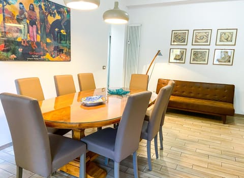 Living room, Dining area