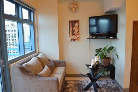 TV and multimedia, Living room, Seating area, Evening entertainment