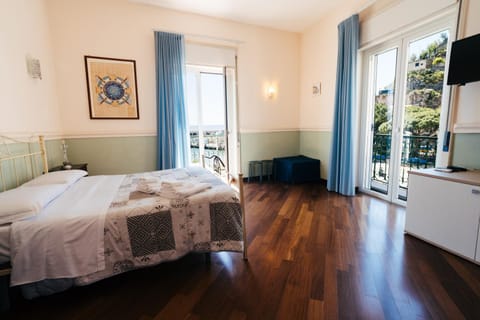 Bed, Bedroom, Sea view