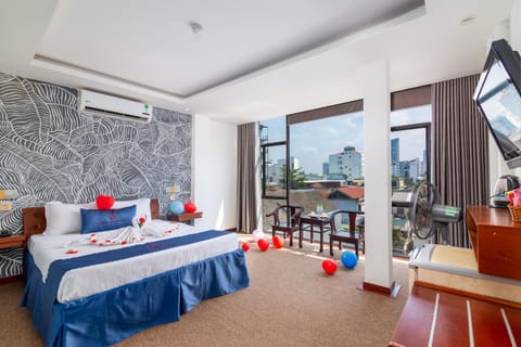 Photo of the whole room, Bedroom, air conditioner