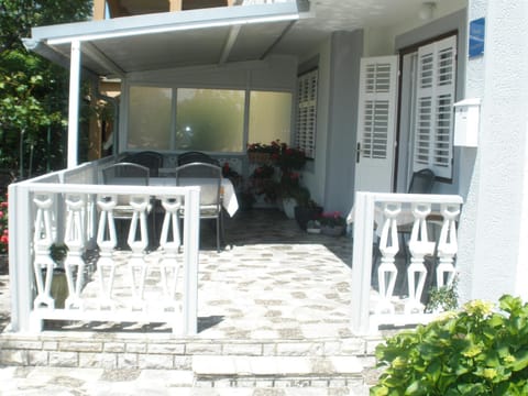 Apartmani i sobe Mara Bed and Breakfast in Lika-Senj County