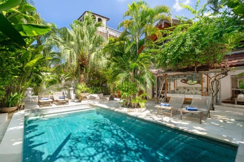 Property building, Patio, Spring, Day, Garden, Garden view, Pool view, Swimming pool, sunbed