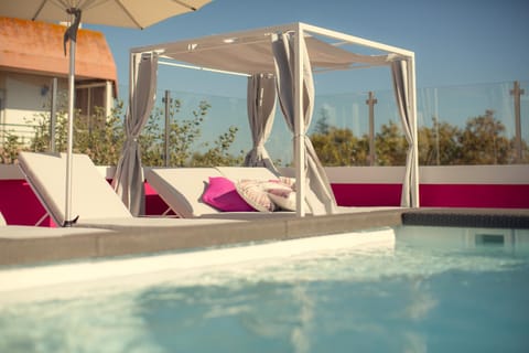 Swimming pool, Swimming pool