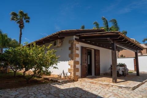 Property building, Day, Garden, Garden view