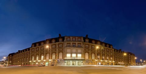 Property building, Property building, Facade/entrance, Night