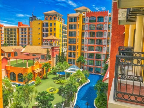 Pool view, Swimming pool