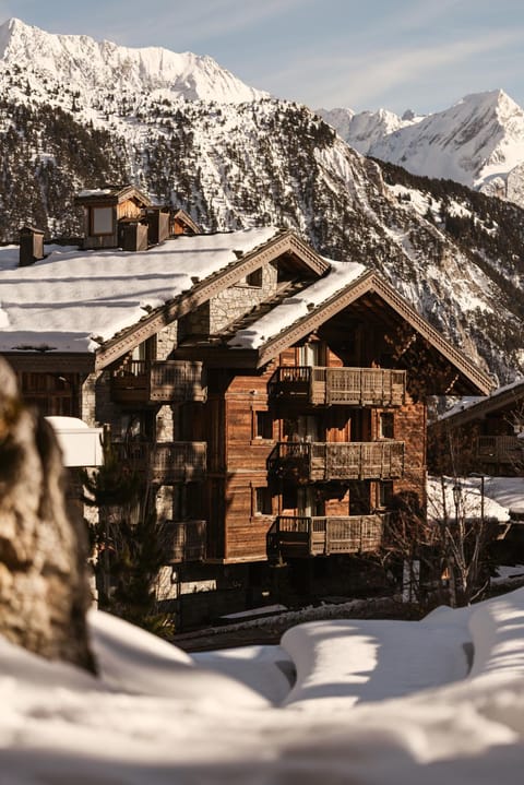 Property building, Day, Natural landscape, Winter, Mountain view
