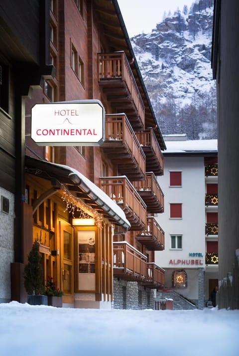 Facade/entrance, Winter