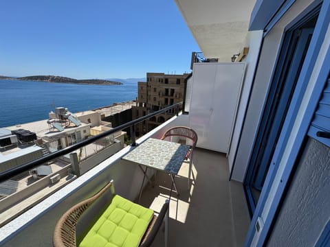 Big Blue New Apartment in Akti Koundourou