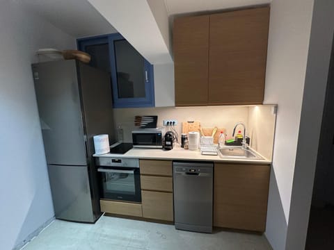 Big Blue New Apartment in Akti Koundourou