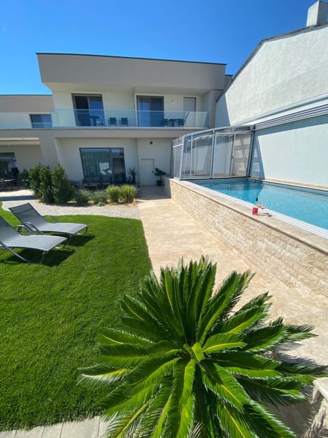 Garden, Swimming pool, Swimming pool, sunbed