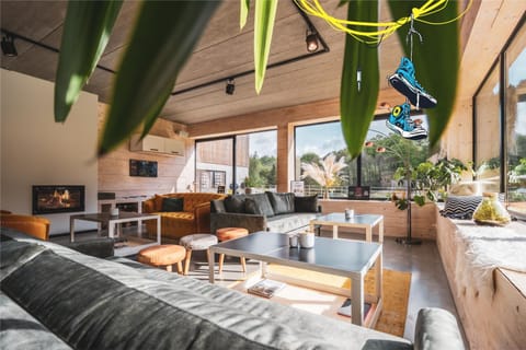 Communal lounge/ TV room, Lounge or bar, fireplace