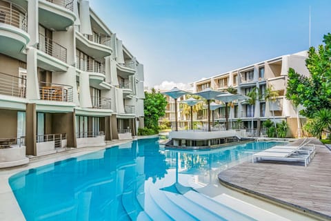 Property building, Swimming pool