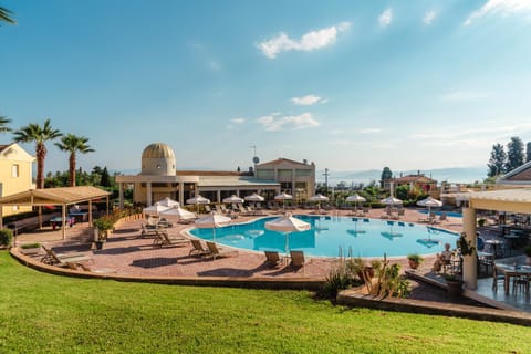 Property building, Natural landscape, Swimming pool, sunbed