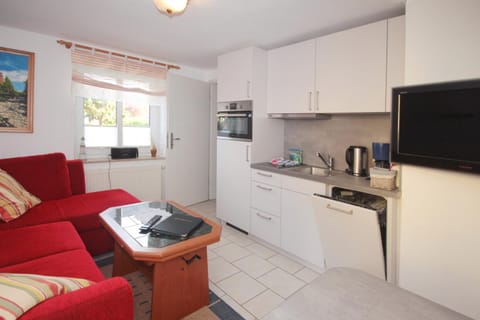 Photo of the whole room, Decorative detail, Decorative detail