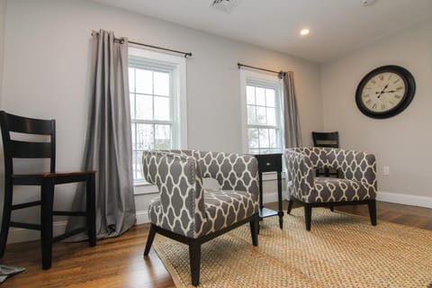 Seating area, Lake view, Street view