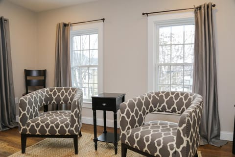 Seating area, Lake view, Street view