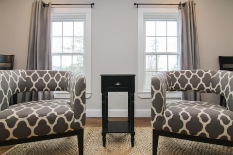 Seating area, Lake view, Street view