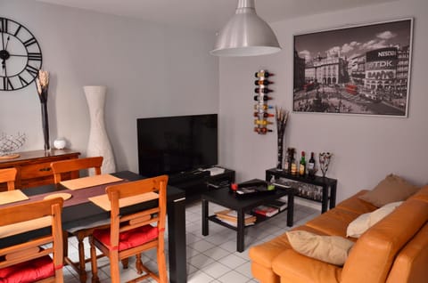 TV and multimedia, Living room, Dining area