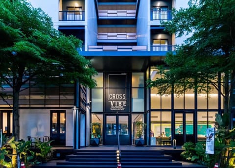 Property building, Facade/entrance, Day, Garden