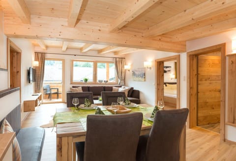 Balcony/Terrace, Living room, Seating area, Dining area