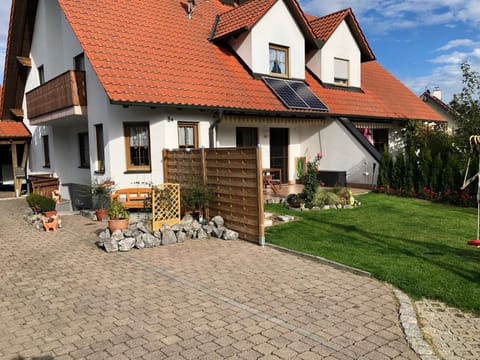 Patio, Facade/entrance, Garden, Balcony/Terrace, Garden view