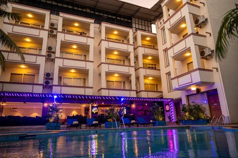 Swimming pool