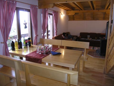 Communal lounge/ TV room, Coffee/tea facilities, Kitchen or kitchenette, Living room, Seating area, Dining area, Communal kitchen