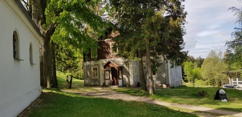 Facade/entrance, Area and facilities