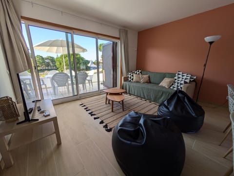 View (from property/room), Balcony/Terrace, Living room, Seating area