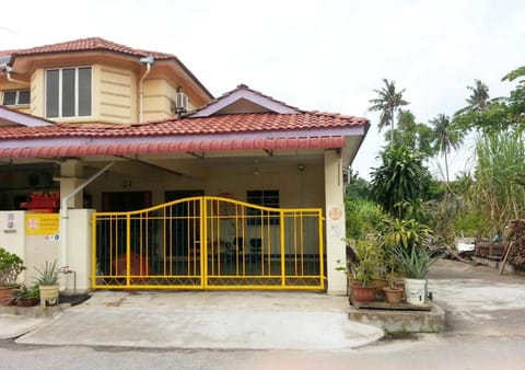 Facade/entrance, Off site