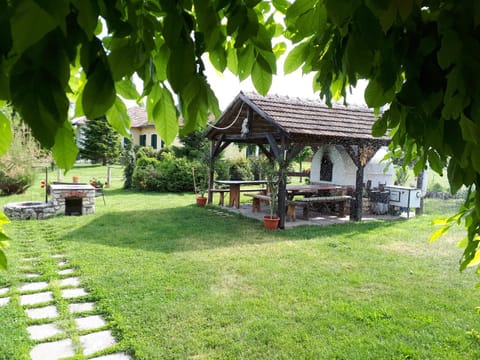 BBQ facilities, Garden, Balcony/Terrace