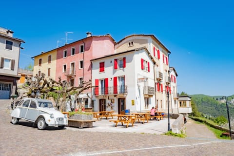 Property building, Spring, Day, Street view