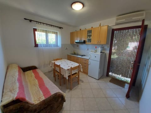 Living room, Seating area, kitchen