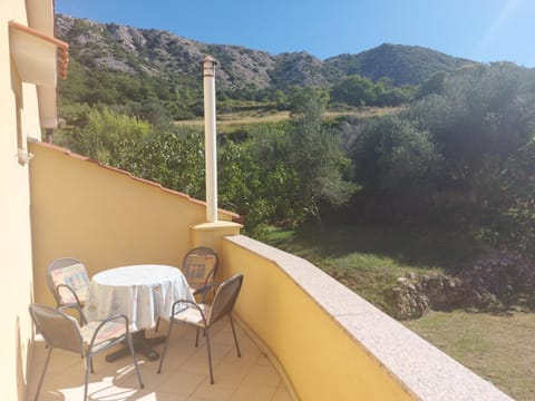 Balcony/Terrace, Mountain view