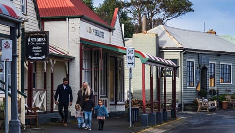 Neighbourhood, Street view, Location
