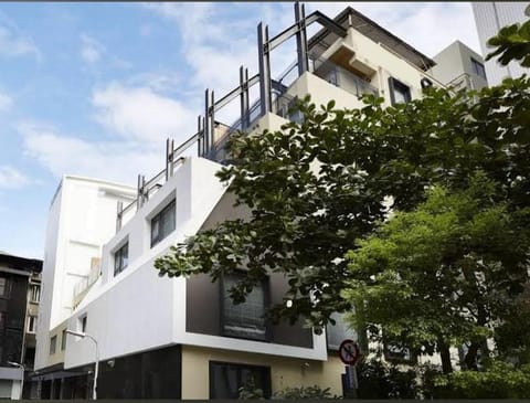 Property building, Day