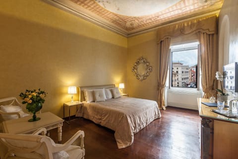 Photo of the whole room, Decorative detail, City view