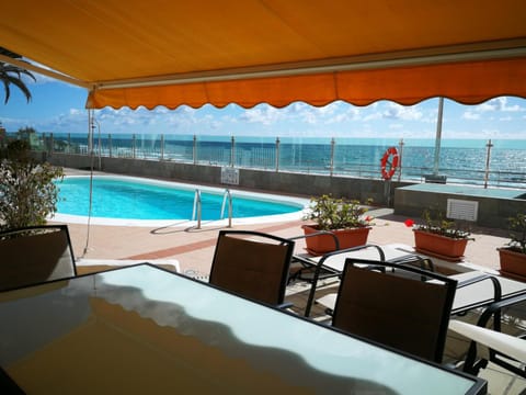 Balcony/Terrace, Dining area, Swimming pool