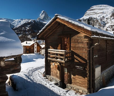 Facade/entrance, Property logo or sign, Winter, Balcony/Terrace, Mountain view