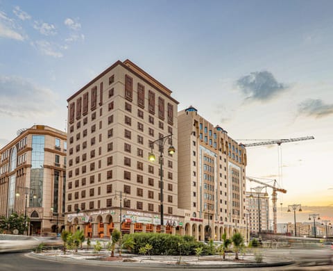 Property building, Nearby landmark, Neighbourhood, Bird's eye view, Street view