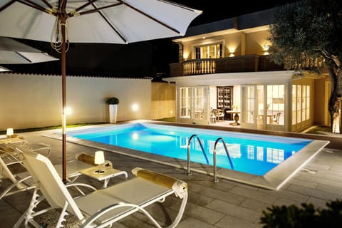 Swimming pool, Swimming pool