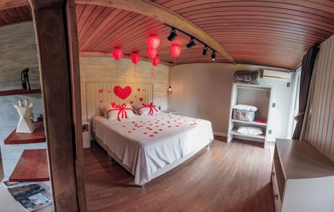 Bed, Photo of the whole room, Bedroom, wardrobe, air conditioner