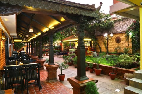 Restaurant/places to eat, Garden view