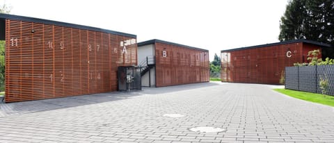 Property building, Patio, Facade/entrance