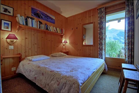 Bed, Photo of the whole room, Bedroom, Mountain view