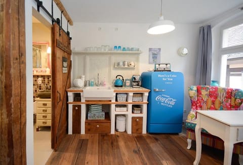 Kitchen or kitchenette, Photo of the whole room, Decorative detail
